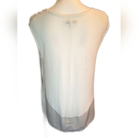 5/$55 American Eagle Outfitters flowy cream cap sleeve blouse - M - Picture 3 of 5